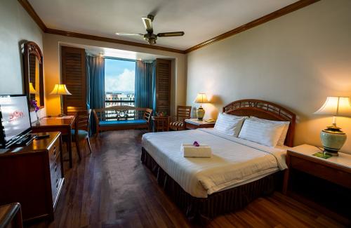 1-Deluxe-King SabahO