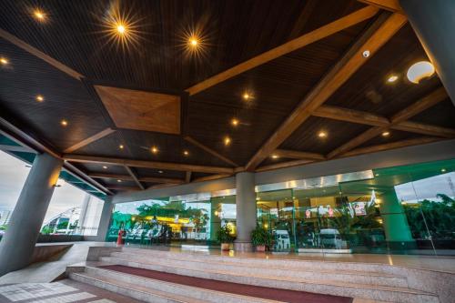 Lobby-Entrance 3Low