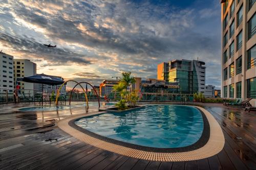 Swimming-Pool 1